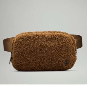 Lululemon everywhere fleece belt bag